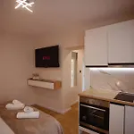 Center * שקודר